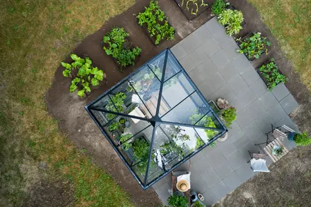 Halls Qube Square - 6,3 Sort 3 mm hærdet glas i hele baner